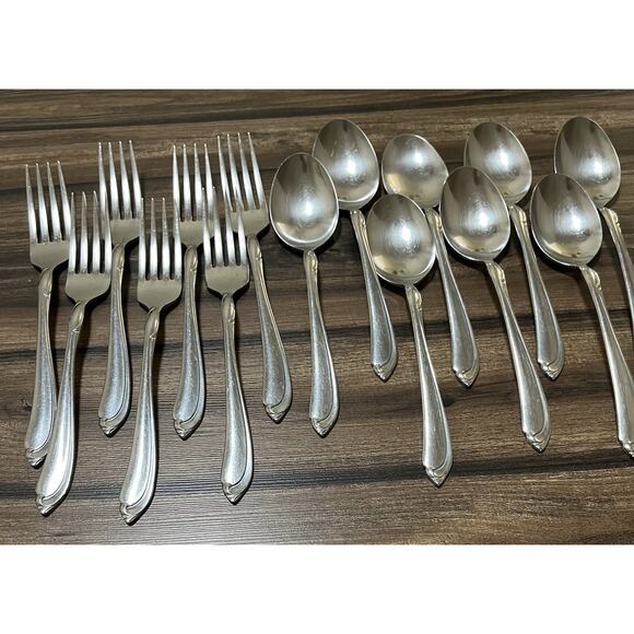 Oneidacraft Deluxe Stainless Flatware "Shasta" Pattern 48 PCS Spoons Frks Srvg - Picture 2 of 5